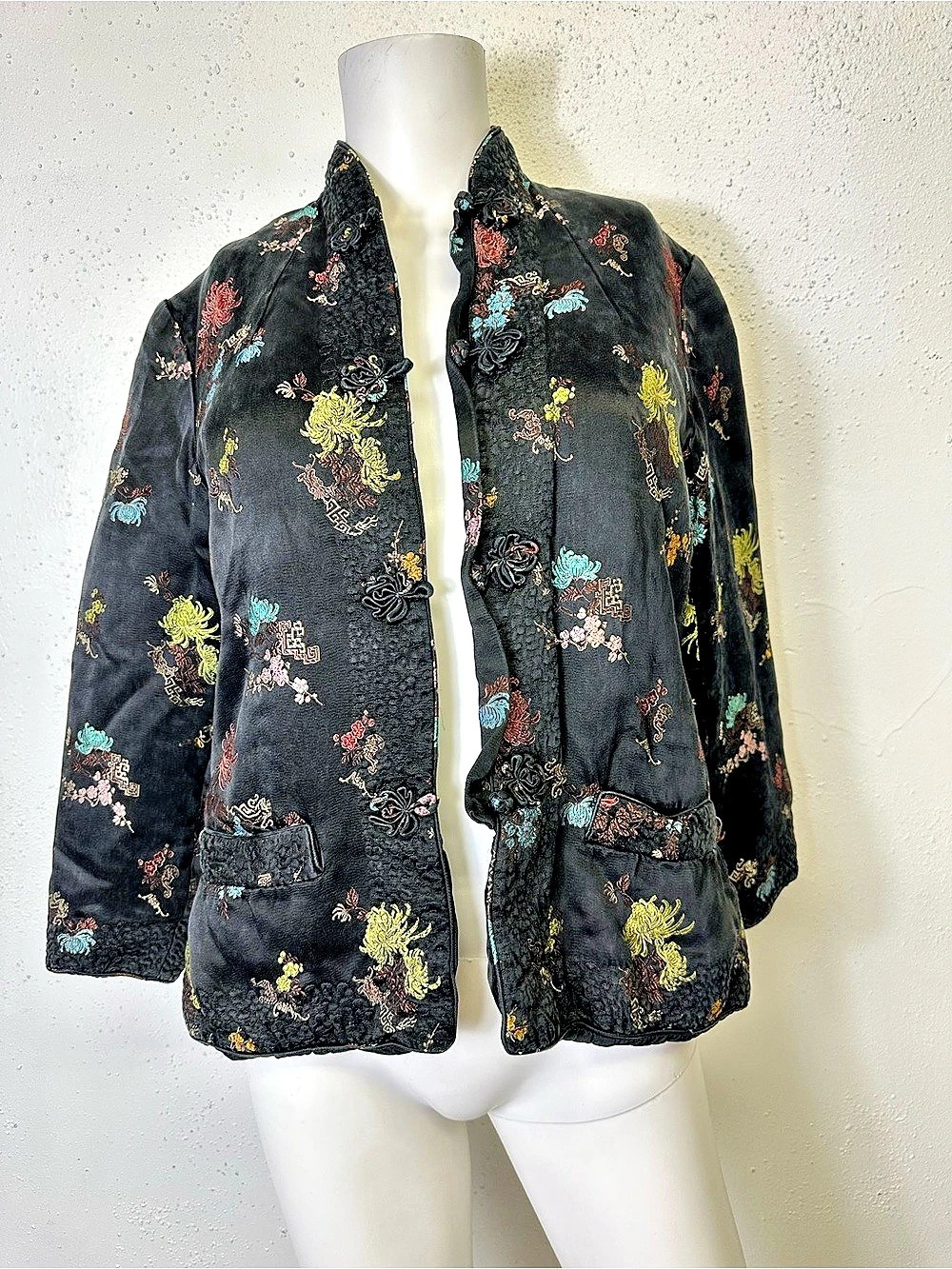 PEONY Women's Chinese Satin Brocade  Jacket Black/Red Floral, Medium EUC